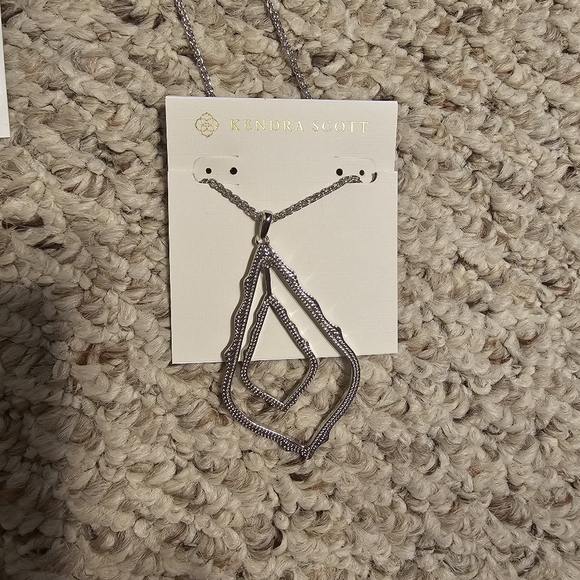 Sliver Kendra Scott Set. - Picture 2 of 7